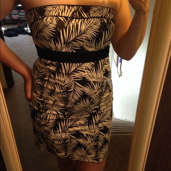 SOLD 💋 H&M Summer Strapless Dress 💋 - Picture 2 of 3