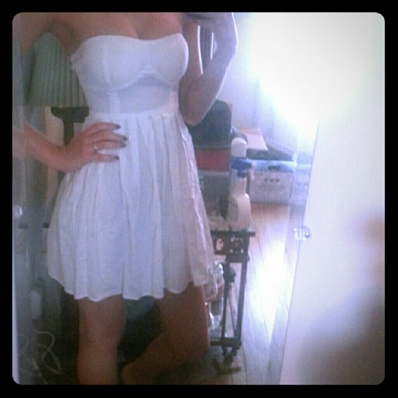 Pin up style strapless sun dress