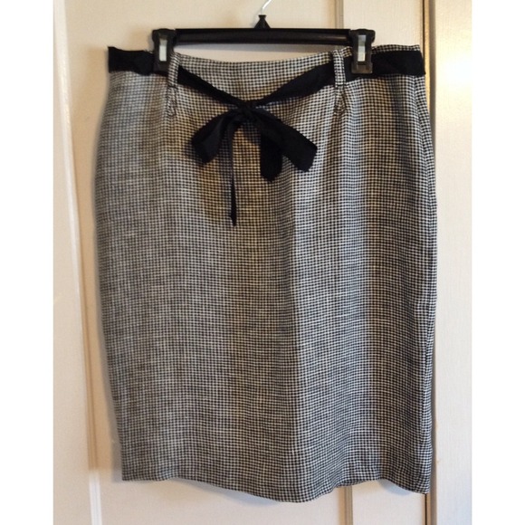 Max Studio Pencil Skirt - Picture 2 of 2