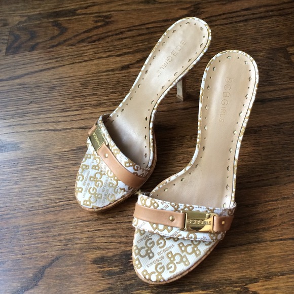 BCBG tan and cream heels