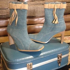 Stone-washed Denim boots