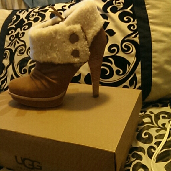 New authentic Uggs boots