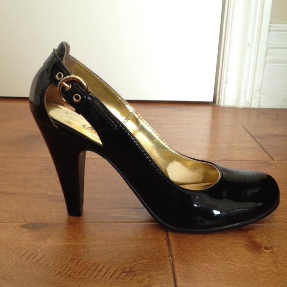 Black heels - Picture 2 of 4