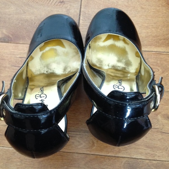 Black heels - Picture 3 of 4