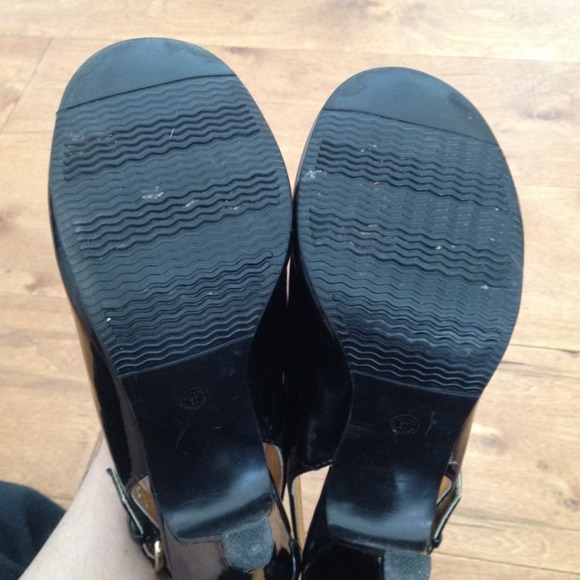 Black heels - Picture 4 of 4