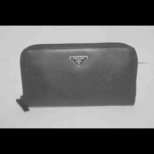 New authetic prada learher wallet