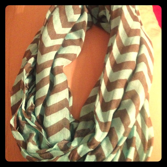 Infiniti scarf