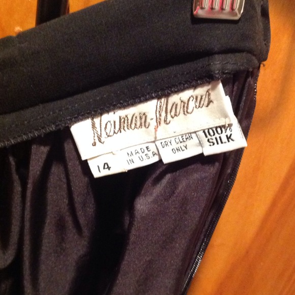 Black skirt - Picture 3 of 3