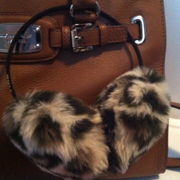 VS Pink Cheetah Earmuffs