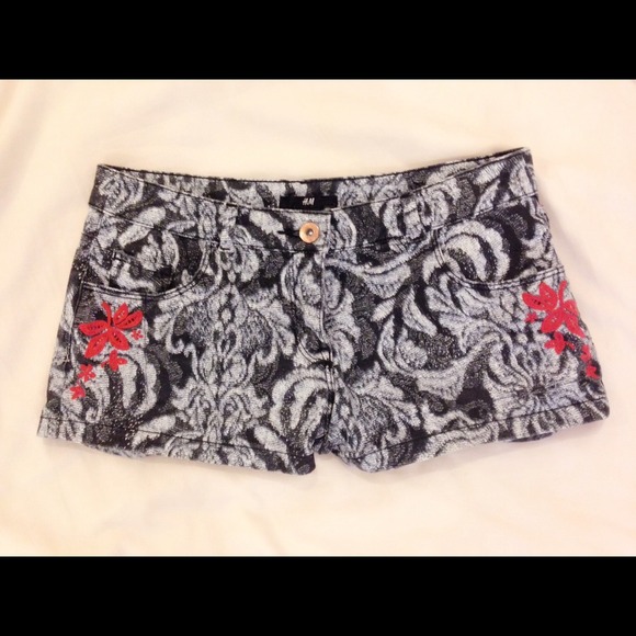 H&m black red floral shorts, free with purchase
