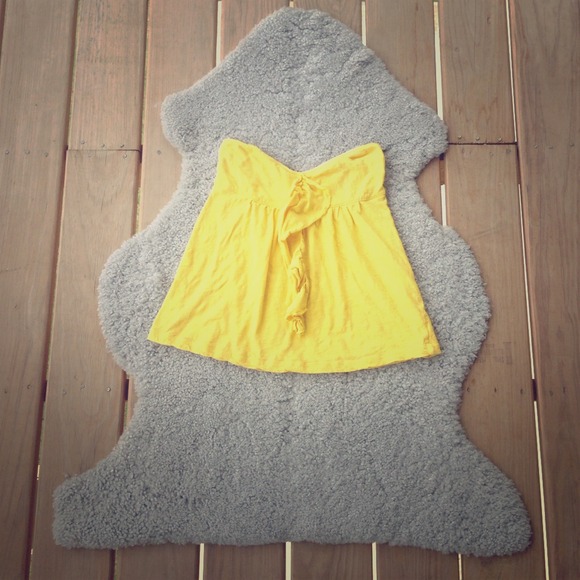 yellow strapless top