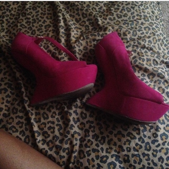 Pink. Wedges - Picture 4 of 4