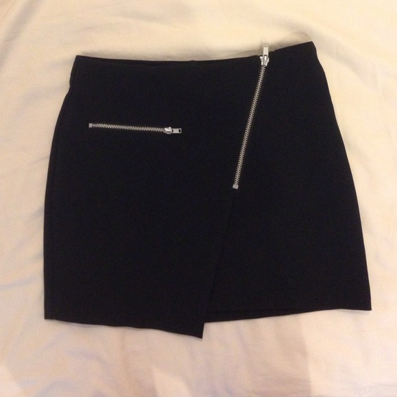 Asymmetrical zipper mini black skirt