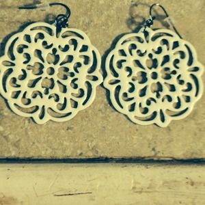 Premier designs doily earrings