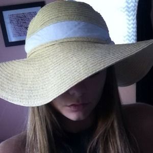 Straw floppy hat