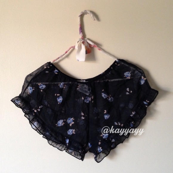 Brandy Melville Vodi Shorts