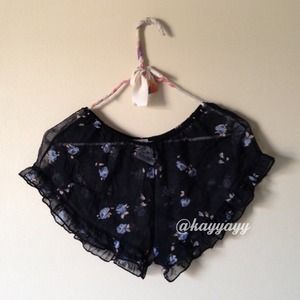 Brandy Melville Vodi Shorts