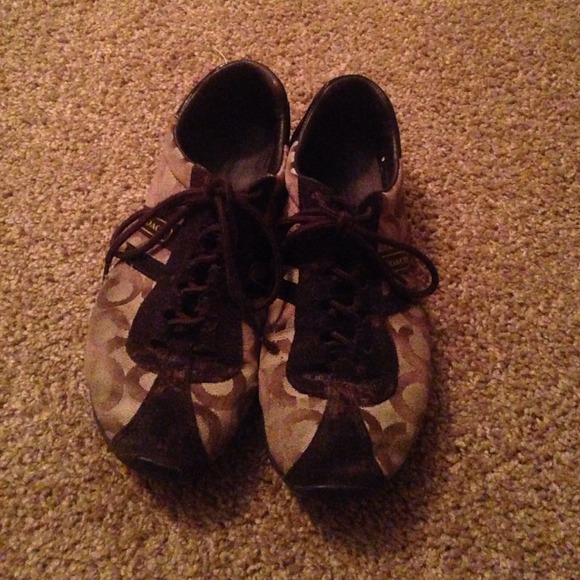 Women coach shoes