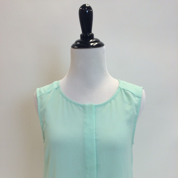 SOLD IN BUNDLE // Flowy mint sleeveless tunic top - Picture 2 of 4