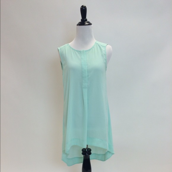 SOLD IN BUNDLE // Flowy mint sleeveless tunic top - Picture 3 of 4