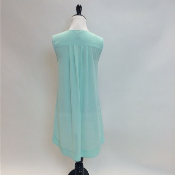 SOLD IN BUNDLE // Flowy mint sleeveless tunic top - Picture 4 of 4