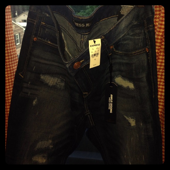 Distressed  ankle jeans