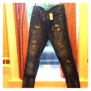 Distressed ankle jeans