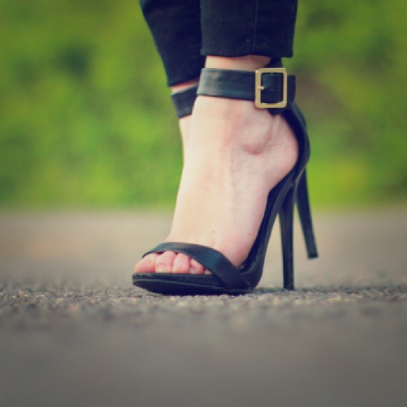 Black Strappy Heel