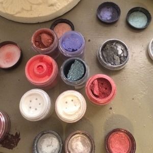 Loose pigments/ shadows