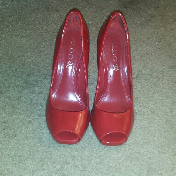 🚫SOLD🚫Red Aldo heels