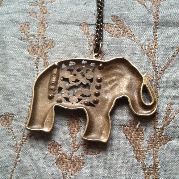 Bundled Elephant necklace with red crystals - Picture 2 of 3