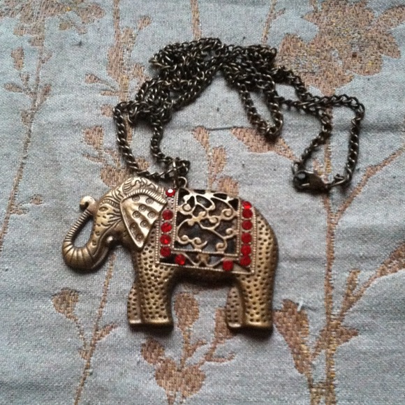 Bundled Elephant necklace with red crystals - Picture 3 of 3