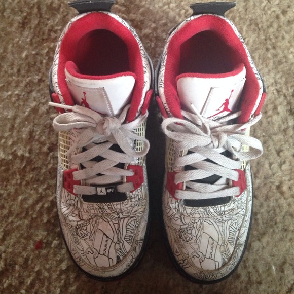 Air Jordan's 4's 👟 SIZE 5 YOUTH 👟