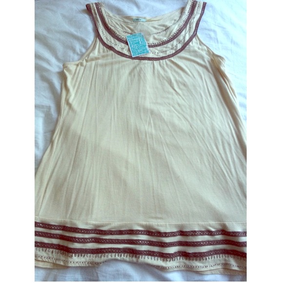 ⬇️🔥LOWERED PRICE🔥⬇️Urban Outfitter beaded tunic!