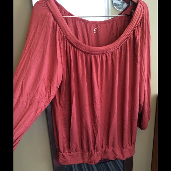 Soft and light brick red top.  Like-new! - Picture 2 of 3