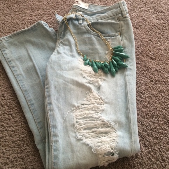 Bundle (jeans/necklace) 💗