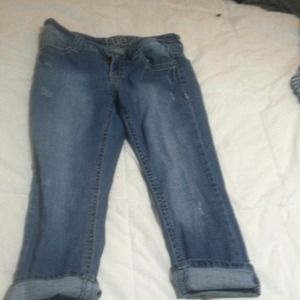 Rue 21 . Denim capris.