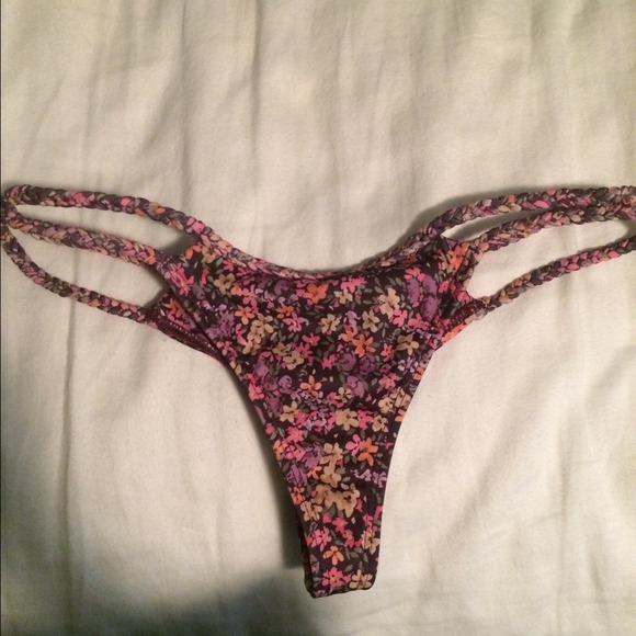 Frankie's Bikinis Oceanside bottoms size MEDIUM