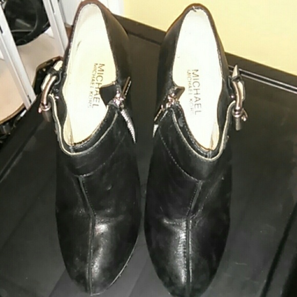 Michael Kors ankle booties - size 7M