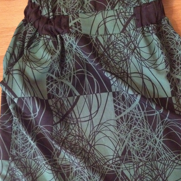 Forest green/black pattern dress - Picture 2 of 3