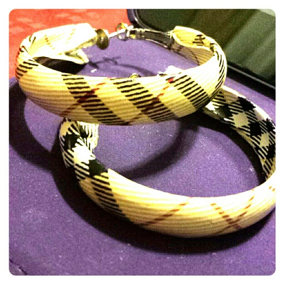 Burberry design hoops