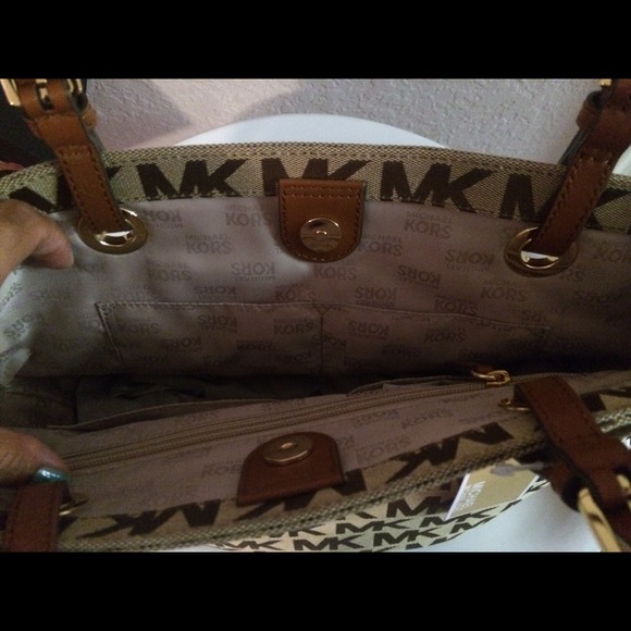 Mk medium tote - Picture 3 of 3