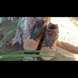 Men hiking boot size 7