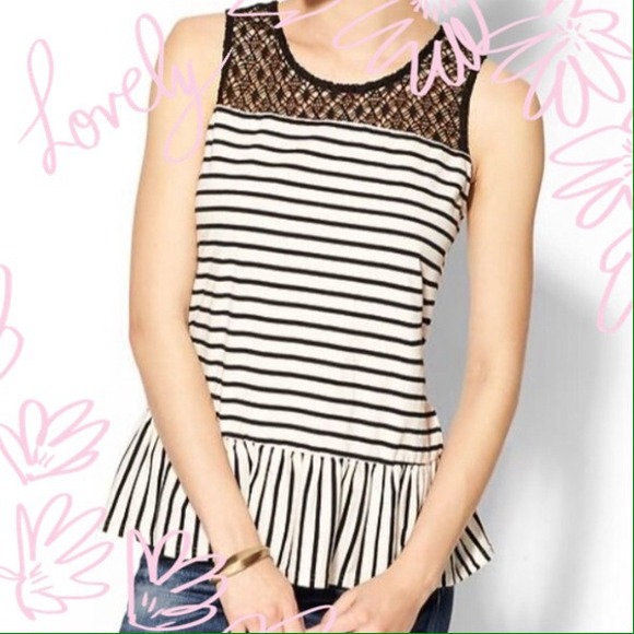 🎉HP🎉 NWT Hive & Honey Peplum Top