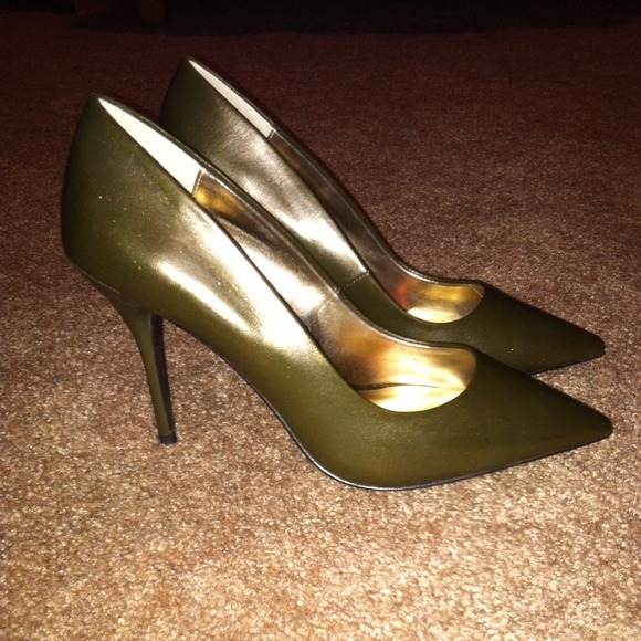 Army Green pointed heels