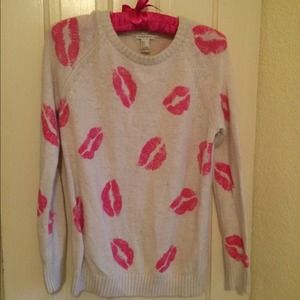 Supersoft lips raglan