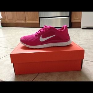 WMNS Nike Free 4.0 V3 (Last Post)