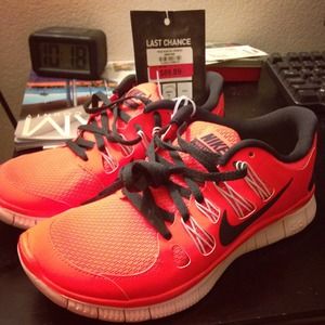 Nike free runs 5.0+ crimson 7.5