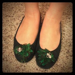 Black/ Green feather Flats