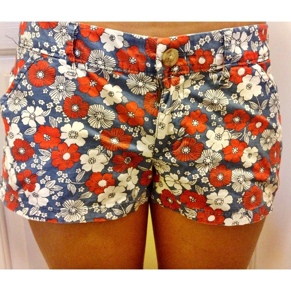 Hollister floral shorts